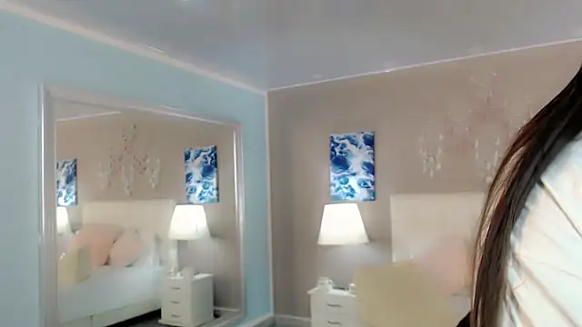 maddissonivanova online show from December 2025 06:42:01 PM