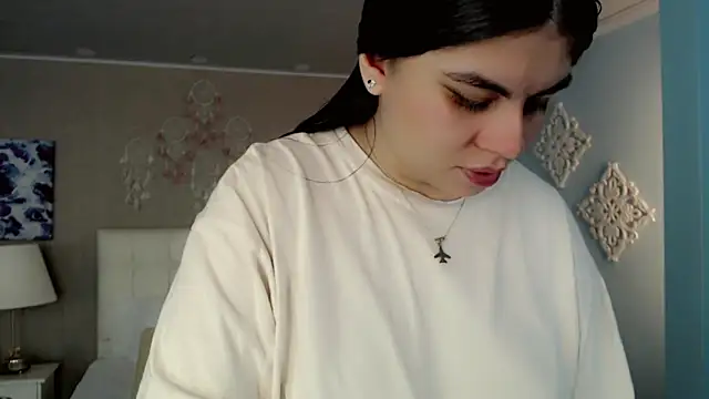 maddissonivanova online show from October 2025 07:00:01 PM