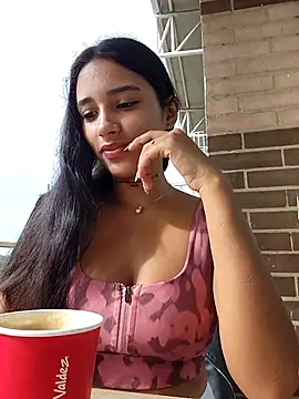 Lorena Mcfly online show from October 2025 01:23:01 PM
