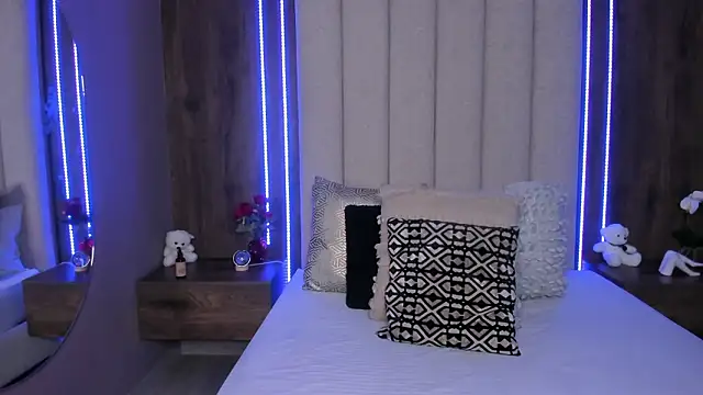 LucySalvatore  online show from March 2026 04:01:02 PM