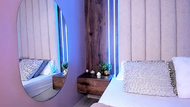 LucySalvatore  online show from November 2025 03:45:01 PM