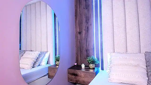 LucySalvatore  online show from November 2025 05:17:01 PM