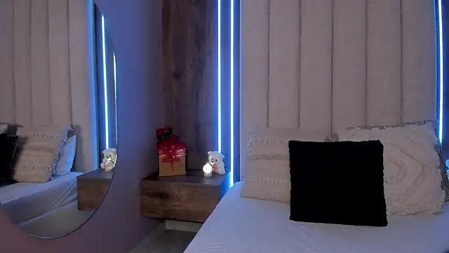 LucySalvatore  online show from April 2026 02:51:01 AM