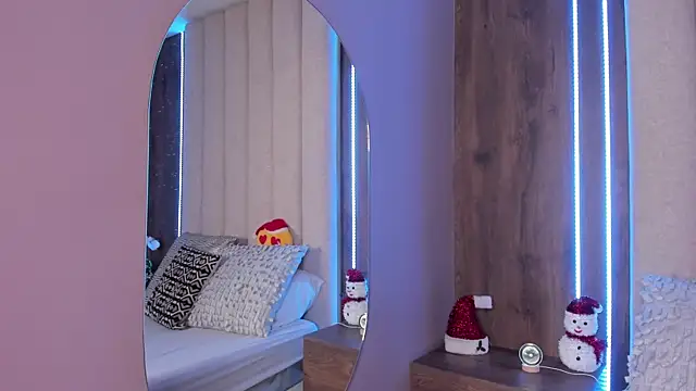 LucySalvatore  online show from December 2025 06:45:01 PM