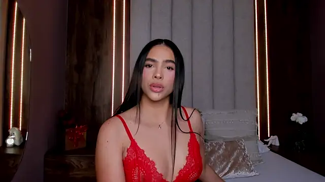 LucySalvatore  online show from May 2026 11:47:02 PM