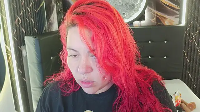 Witch Scarlet online show from April 2026 02:01:01 AM