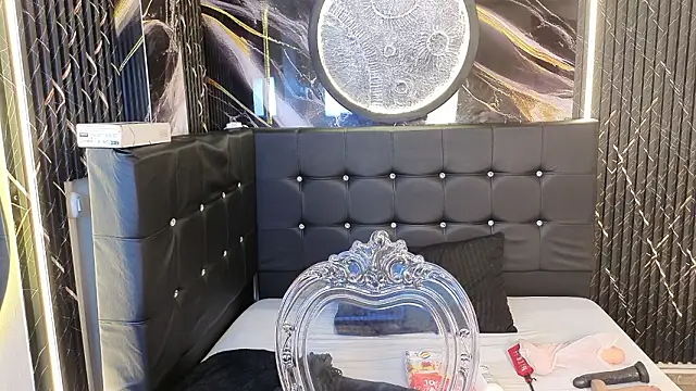 Witch Scarlet online show from March 2026 11:49:01 PM