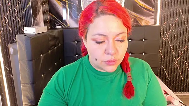 Witch Scarlet online show from April 2026 02:08:01 AM