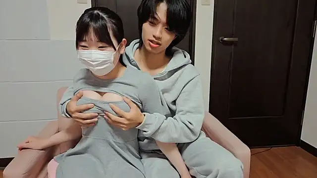 Snapshot of Hina-ooo chatting on January 2026 04:30:01 AM Hina-ooo online show from January 2026 04:30:01 AM