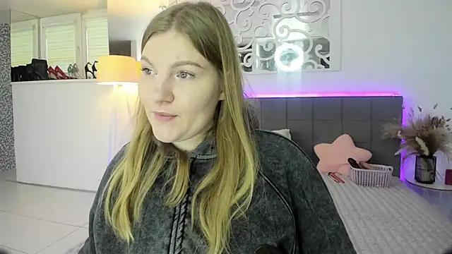 Snapshot of AshleyJoness chatting on November 2025 06:03:02 AM AshleyJoness online show from November 2025 06:03:02 AM