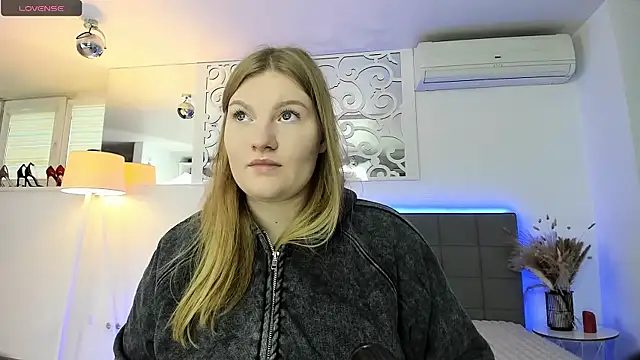 Snapshot of AshleyJoness chatting on October 2025 06:14:02 AM AshleyJoness online show from October 2025 06:14:02 AM