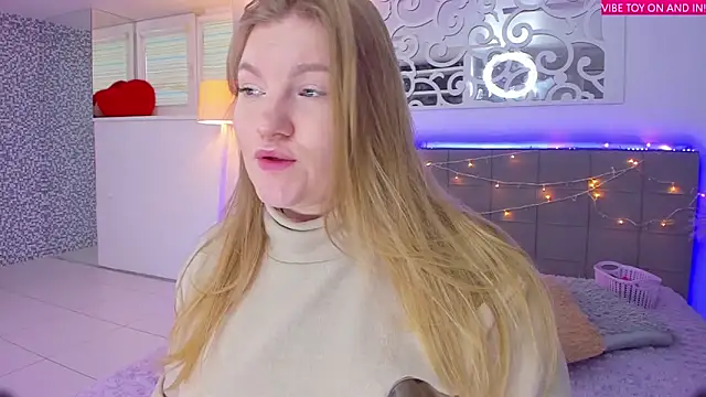 Snapshot of AshleyJoness chatting on December 2025 06:19:02 AM AshleyJoness online show from December 2025 06:19:02 AM