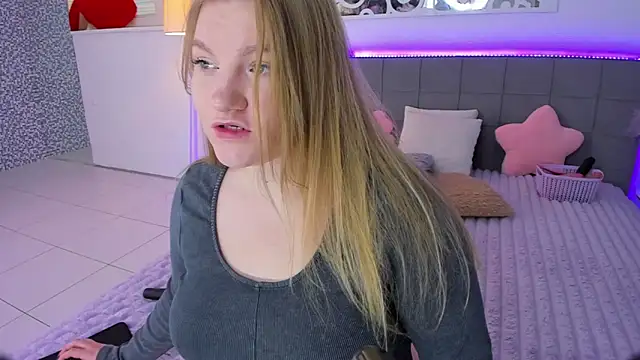 Snapshot of AshleyJoness chatting on December 2025 06:01:02 AM AshleyJoness online show from December 2025 06:01:02 AM