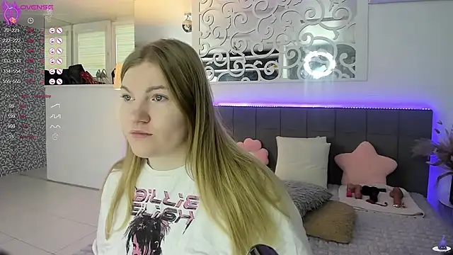 Snapshot of AshleyJoness chatting on November 2025 05:44:02 AM AshleyJoness online show from November 2025 05:44:02 AM