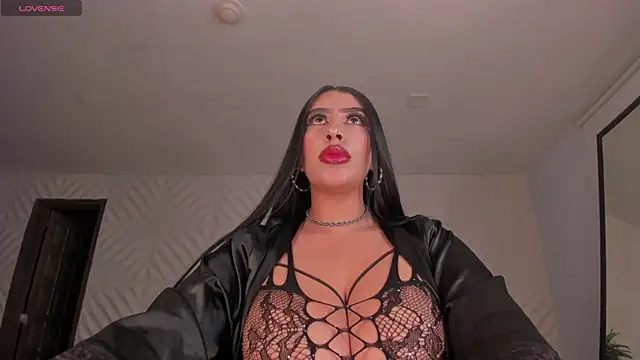 LeahLombardi  online show from April 2026 11:33:02 PM