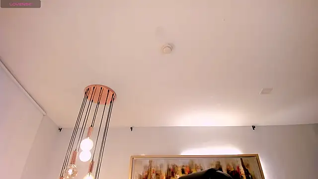 LeahLombardi  online show from November 2025 07:30:01 PM