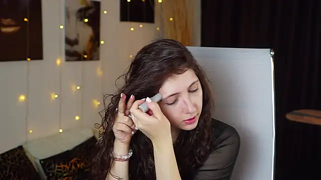 Mary Miiller online show from November 2025 10:05:02 AM