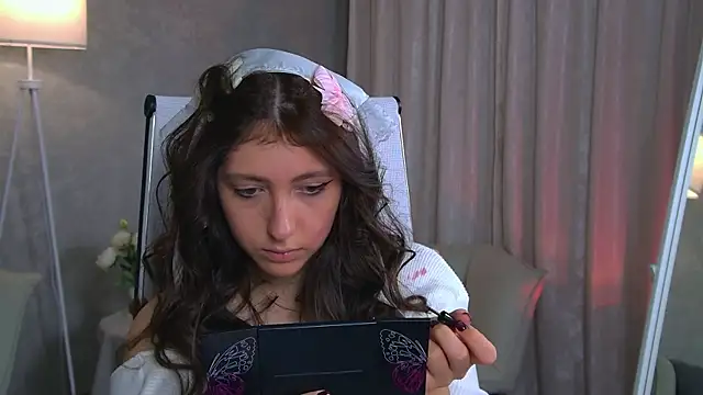 Mary Miiller online show from October 2025 10:02:02 AM