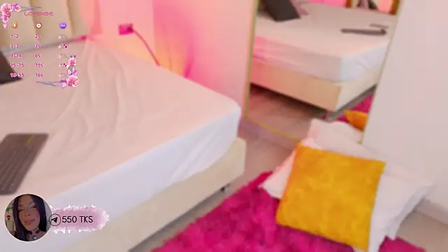 Emely Deluxe online show from April 2026 10:17:01 AM