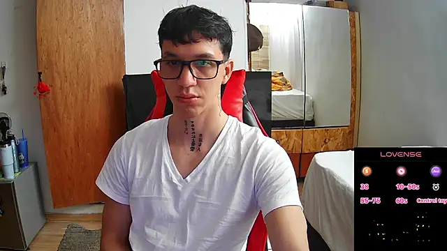 Snapshot of angelicious_ chatting on July 2026 12:46:02 PM angelicious online show from July 2026 12:46:02 PM