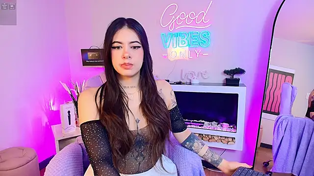 Snapshot of Alice_Vixen chatting on July 2026 12:28:01 PM Alice Vixen online show from July 2026 12:28:01 PM