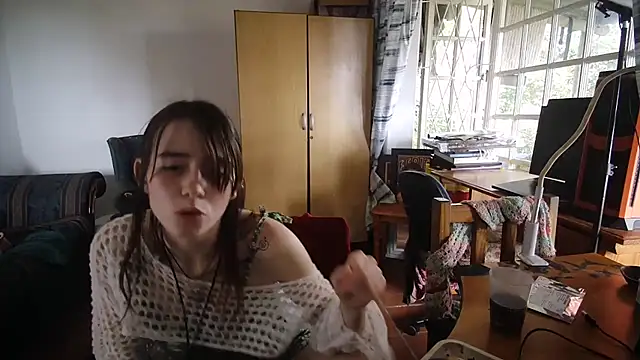 Snapshot of the_holy_t chatting on December 2025 10:17:02 AM the holy t online show from December 2025 10:17:02 AM