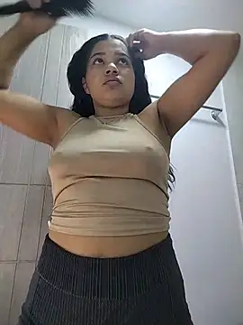 Snapshot of Eimy-04 chatting on June 2026 05:13:02 PM Eimy-04 online show from June 2026 05:13:02 PM