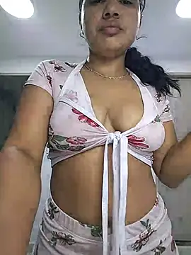 Snapshot of Eimy-04 chatting on June 2026 07:13:01 PM Eimy-04 online show from June 2026 07:13:01 PM