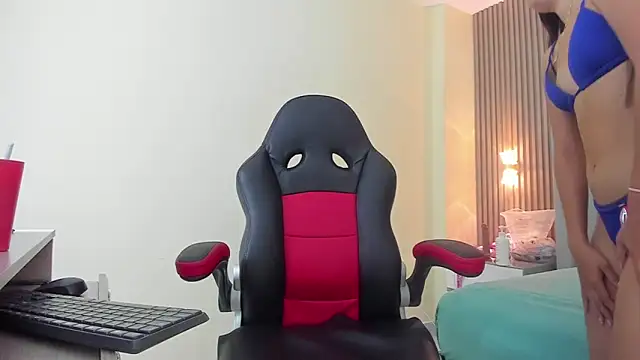 AURORAMARTIN2 online show from November 2025 07:39:02 PM