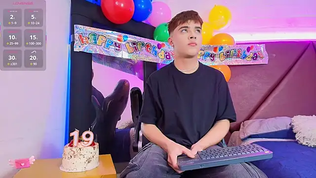 Snapshot of Lucass_love chatting on February 2026 01:17:01 PM Lucass love online show from February 2026 01:17:01 PM