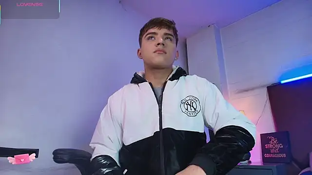 Snapshot of Lucass_love chatting on February 2026 01:08:01 PM Lucass love online show from February 2026 01:08:01 PM