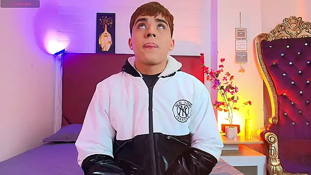 Lucass love online show from April 2026 01:02:01 PM