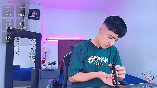 Lucass love online show from October 2025 04:28:01 PM