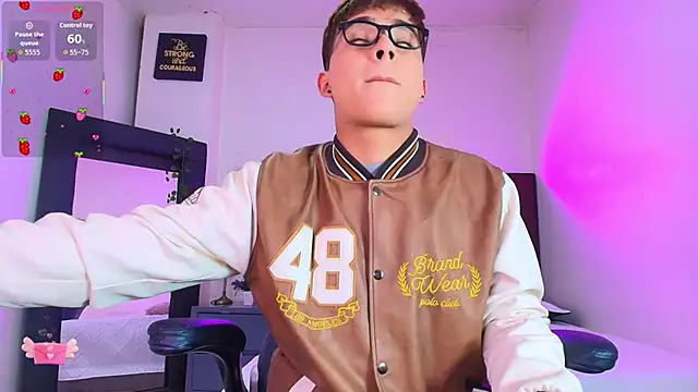 Snapshot of Lucass_love chatting on January 2026 01:37:02 PM Lucass love online show from January 2026 01:37:02 PM