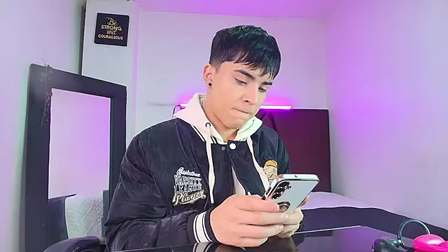 Lucass love online show from October 2025 01:12:01 PM