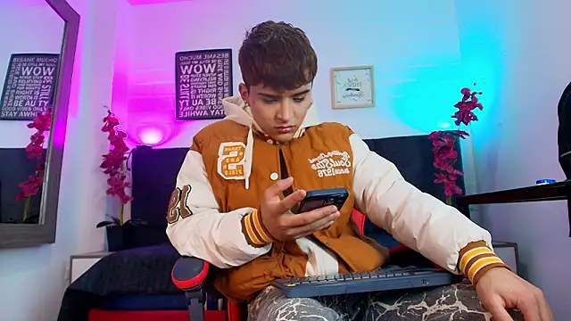 Snapshot of Lucass_love chatting on February 2026 03:39:01 AM Lucass love online show from February 2026 03:39:01 AM