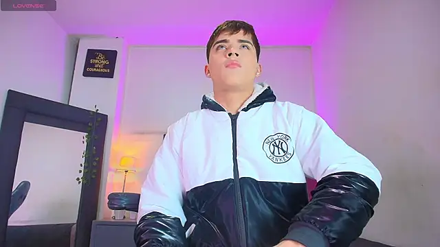 Snapshot of Lucass_love chatting on January 2026 01:18:02 PM Lucass love online show from January 2026 01:18:02 PM