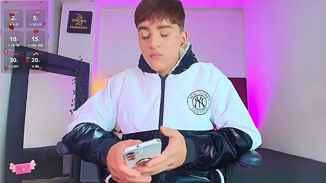 Snapshot of Lucass_love chatting on January 2026 01:49:02 PM Lucass love online show from January 2026 01:49:02 PM