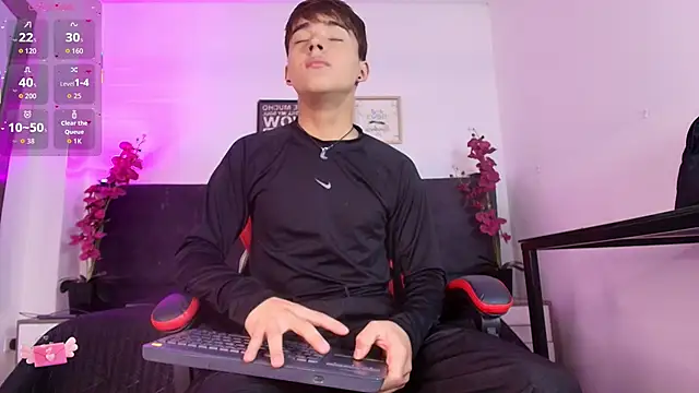 Snapshot of Lucass_love chatting on March 2026 03:57:01 AM Lucass love online show from March 2026 03:57:01 AM