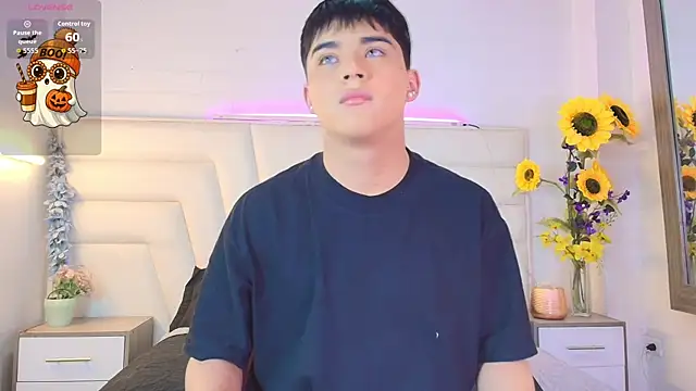 Lucass love online show from November 2025 04:10:01 PM