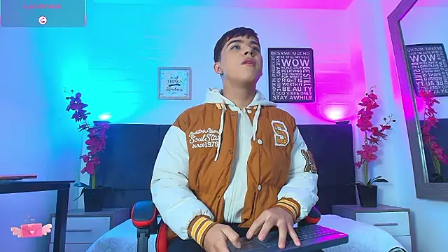 Snapshot of Lucass_love chatting on February 2026 01:21:02 PM Lucass love online show from February 2026 01:21:02 PM