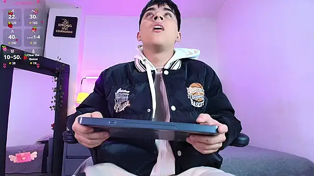 Lucass love online show from November 2025 01:04:01 PM