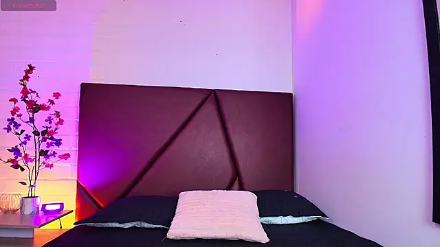 Lucass love online show from March 2026 01:02:02 PM