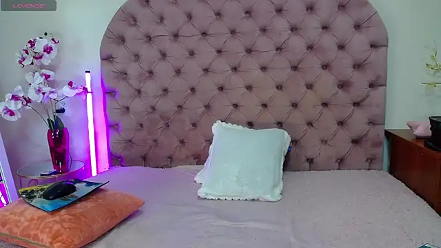 Snapshot of _Agata_ chatting on February 2026 07:49:02 AM Agata online show from February 2026 07:49:02 AM