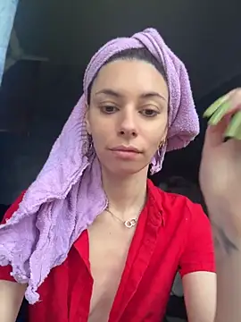 Amelie Crosby online show from May 2026 11:49:01 AM