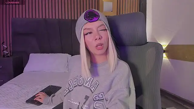 CleoWhite online show from September 2025 04:30:02 AM