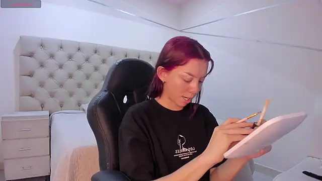 CleoWhite online show from October 2025 07:54:02 PM