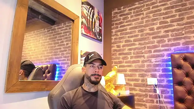 VinzenzRizzo online show from October 2025 04:21:02 AM