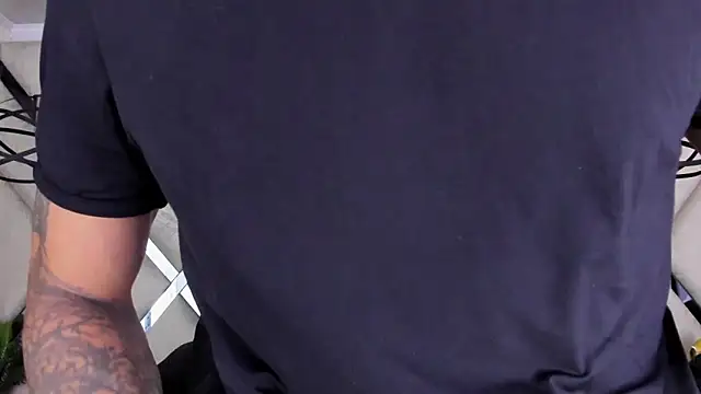 VinzenzRizzo online show from November 2025 05:00:02 AM