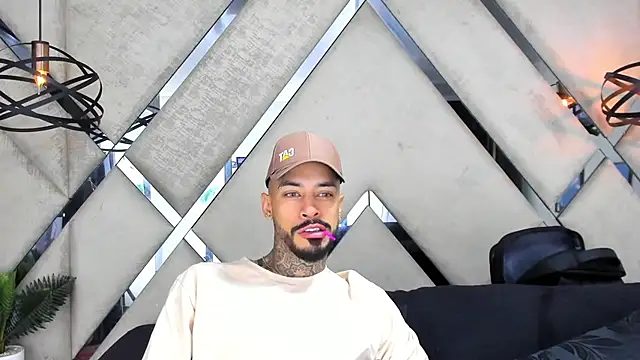 VinzenzRizzo online show from October 2025 04:23:02 AM